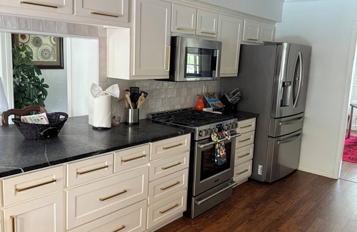 South Tulsa House | Luxury Southern Hills Home w/Pool great place for staycations,