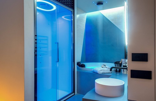 Cinecitta House | LUXURY SPA APARTMENT (private Spa)