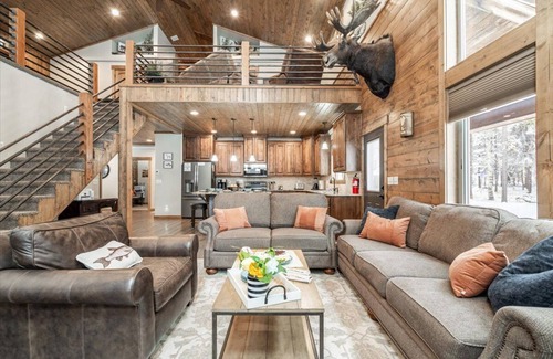 Island Park House | Luxury Spacious Lodge w/Dock, Hot Tub Firepit, 25 Mi to Yellowstone - Henry's Lake Hideaway