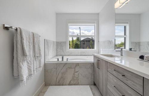 Kensington House | Luxury Spacious Private House near City Centre