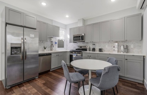 The Heights Apartment | Luxury Stay for NYC visit - Jersey City - 10 Min to NYC Train station