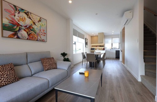 Takapuna House | Luxury Stay in Central Takapuna