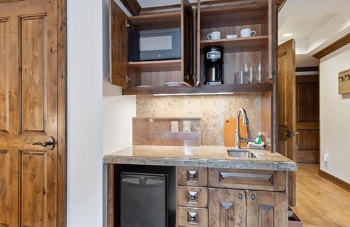Downtown Apartment | Luxury Studio at Aspen Mountain Residences w/complimentary breakfast!