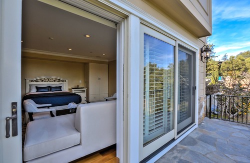 Redwood City Apartment | Luxury Studio in the heart of Silicon Valley