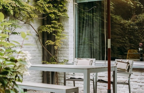 Ghent House | Luxury studio with free parking and private terracei. 15 minutes to the center.