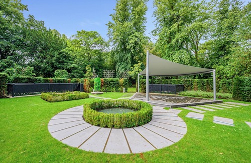 Trafford House | Luxury Subterranean Mansion - 3 amazing bedroom suites