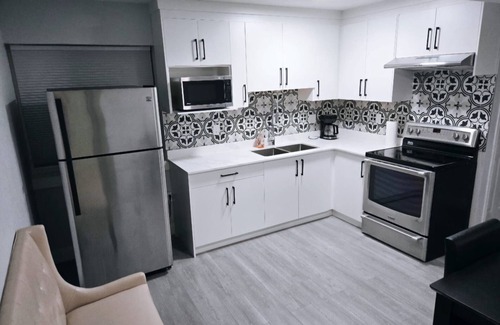 Guildford House | Luxury Suite near Skytrain