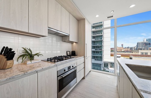 West Loop Apartment | Luxury Suites in Chicago's West Loop – Modern Comfort Meets Vibrant City Life