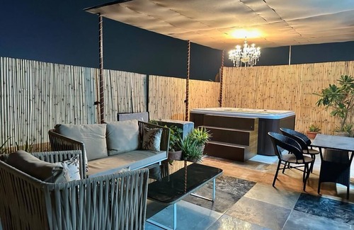 Old Gurgaon Apartment | Luxury terrace jaccuzi rooms best for diwali party