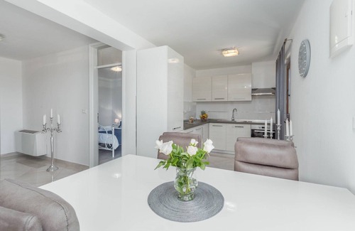Mugeba Apartment | Luxury three bedrooms apartment Silver Suite near Poreč