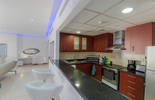 Dubai Marina Apartment | Luxury tower 2 bdr apart in prestigious oceanfront resort Dubai Marina