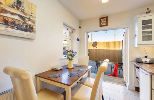 Dungarvan House | Luxury Town Retreat & Courtyard - located in the centre of Dungarvan