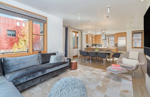 Telluride House | Luxury Townhome On Depot. 3 Mins Walk To Main St/gondola. Heated Garage, Private Roof Top Hot Tub. 4 Bedroom Townhouse by RedAwning