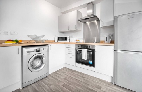 Cradley Heath Apartment | Luxury Two Bed Apartment - Parking - Smart TV