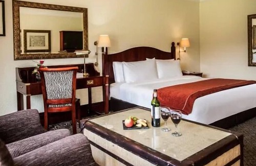 Gaborone Hotel | Luxury Unit Close to Mokolodi Nature Reserve!FREE Parking, Airport Shuttle, Pool
