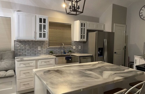 LaPlace House | Luxury Vacation Home in Laplace in a safe neighborhood sleeps 9! n5beds- 4bdrs