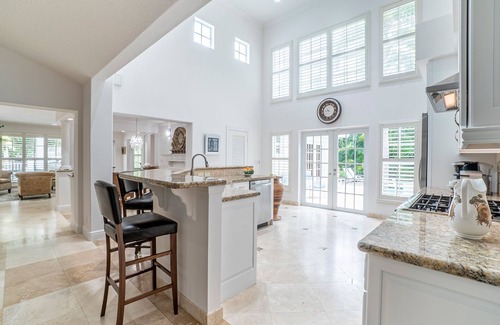 Southside House | Luxury vacation resort experience. 10 min to beaches, restaurants, golf & shops.