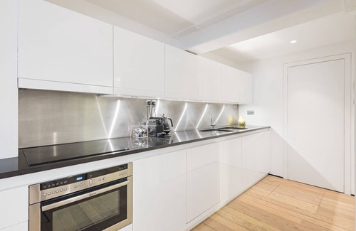 Knightsbridge and Belgravia Apartment | LUXURY VERY LARGE ONE BEDROOM HEART OF KNIGHTSBRIDGE