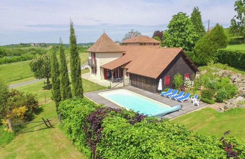 Saint-Medard-d'Excideuil Villa | Luxury Villa in St Medard D excideuil with Sauna