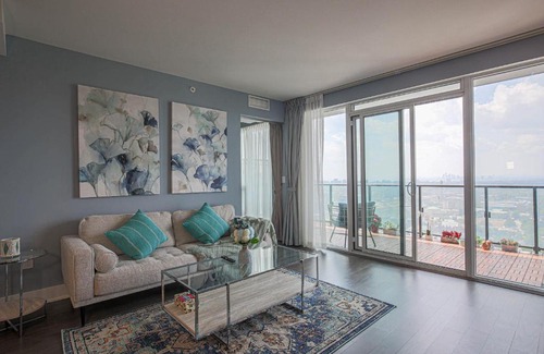 Bay Cloverhill Apartment | Luxury view in Toronto Downtown 3 Bedroom 2.5 Bathroom 1 Parking