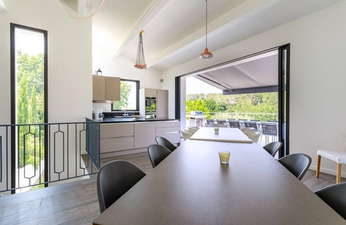 Les Maillans Villa | Luxury Villa with 15m Heated Infinity Pool & Pool House