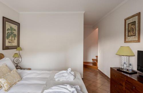 Zambujal Villa | Luxury Villa in Sesimbra BreakFast Pool Tennis