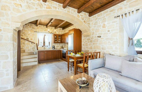 Roumeli Villa | LUXURY VILLA MARVI IS A TRADITIONAL CRETA STONE HOUSE