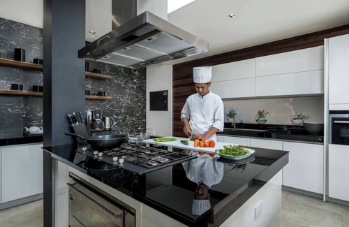Talat Nuea Villa | Luxury Villa Skyfall Phuket Ocean Viewnn