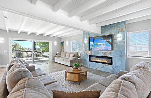 Vista House | LUXURY VILLA - SLEEPS 24 - PRIVATE POOL & HOT TUB Beaches Legoland Views!