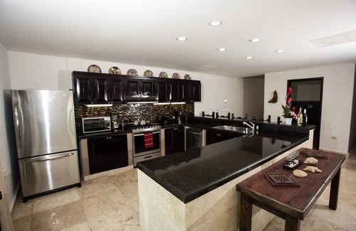 Playacar Fase I Villa | Luxury Villa Steps to Beach, 5th Ave & Concierge Avail! Beach access 70 meters!