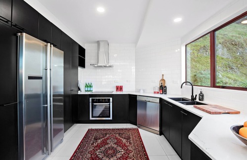 Fernhill Villa | Luxury Villa With Lake Wakatipu & Remarkables Views