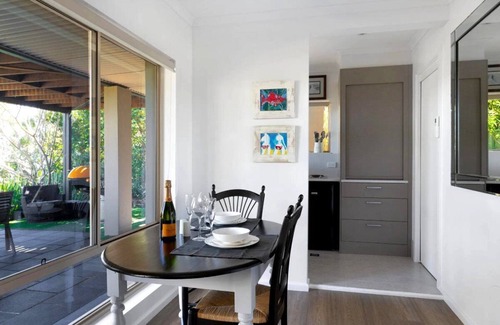 Killcare Heights Apartment | Luxury Villas Bay View Couple’s Condo (Walk to the beach)