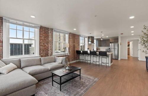 Riverside Apartment | Luxury w King Beds, Pool Table, Central Downtown!