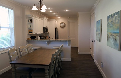 Marathon House | Luxury Waterfront DOCK 4/3 BEACH ICE MACHINE/PRIVATE POOL/HEATER/CHILLER