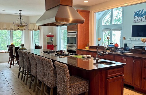 Wareham House | "Luxury Waterfront Retreat – Spacious, Secluded, and Perfect for Events!"n