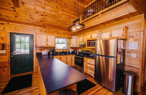 Draper Cabin | Luxury Waterfront/Sauna on New River! 2BS6