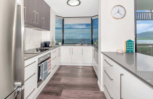Cairns North Apartment | Luxury Waterfront Spectacular Oasis in the City
