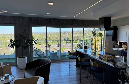 The Flats Condo | Luxury WeHo Condo w/Epic Views, Rooftop Pool & Valet