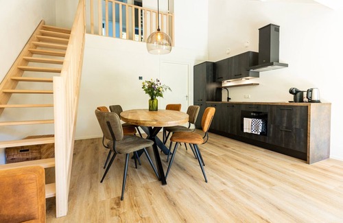 Norg House | Luxury wellness bungalow for 6 people with private sauna and whirlpool overlooking the forest.