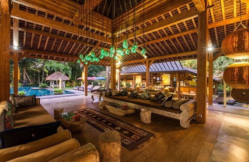 Umalas Villa | Luxury Wooden Private Pool in Umalas-6 Bedroom Villa