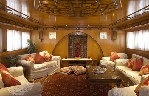 Muscat Boat Rental | Luxury Yacht in Beautiful Muscat
