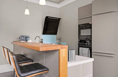 Wakefield Condo | Luxury Yorkshire Apartment 3 - Parking