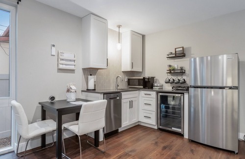 Highland Apartment | LuxuryDenver 750 Sq. Ft. Private Suite + Hot Tub - Downtown Denver