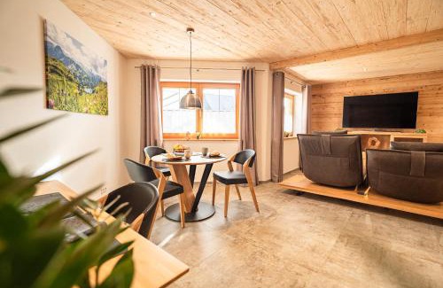Blaichach Apartment | Luxus Chalet im Allgäu - Zirbenholz Schlafzimmer - Terrasse mit Bergblick - Infrarotkabine