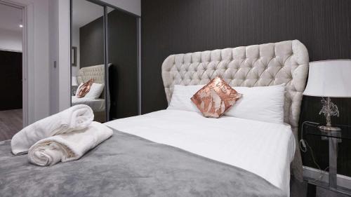 Milton Keynes Apartment | Luxustay Clyde House