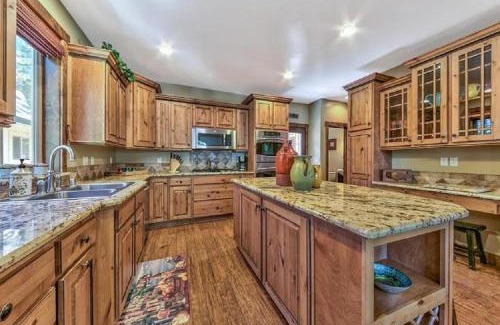 Lincoln Park Villa | Lv12: luxury villa walk to the Beach