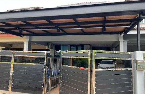 Kuantan House | LW homestay Bukit Setongkol near Menara 188, HTAA