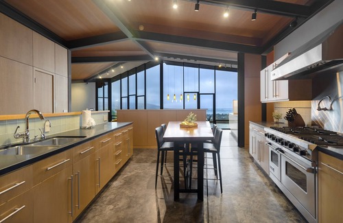 Carmel House | Lx 70 contemporary luxury estate earth and sky