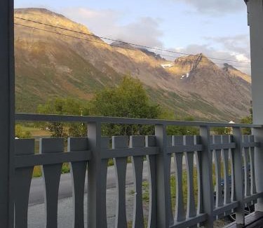 Nord-Lenangen House | Lyngsalpan Cruise Lodge - Rødtinden