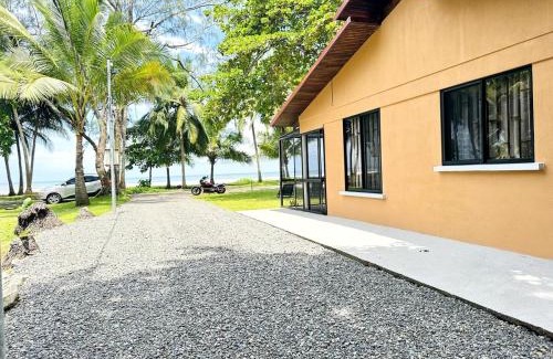 Bejuco House | Lynn de Mar Azul, Beachfront